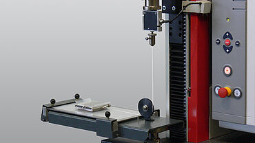 Dispositivo de ensaio para determinação do coeficiente de atrito em filmes de plástico conforme ISO 8295, ASTM D1894